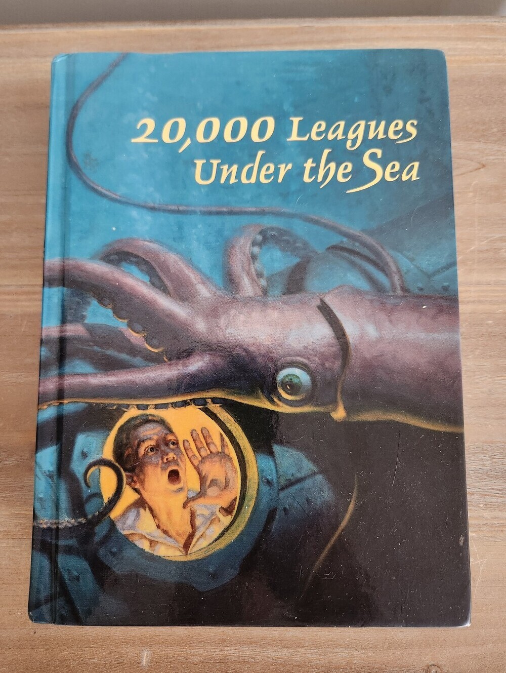 📚 Jules Verne's 20,000 Leagues Under the Sea Illustrated Edition Hardcover Book
